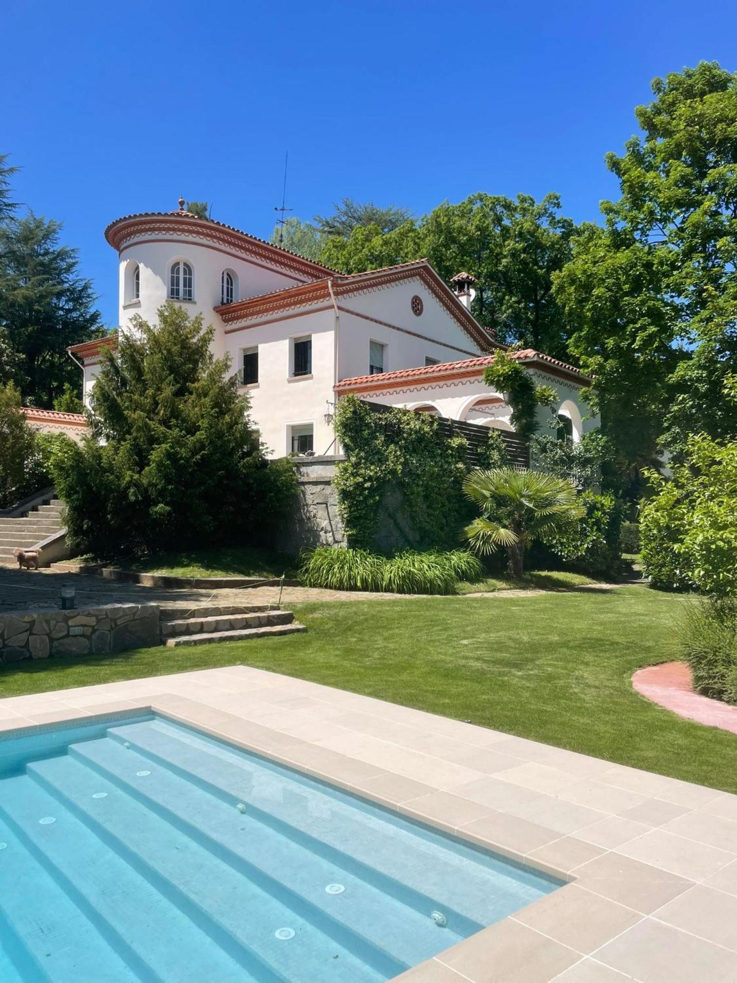Espectacular Casa Chateau En El Centro De Olot Εξωτερικό φωτογραφία