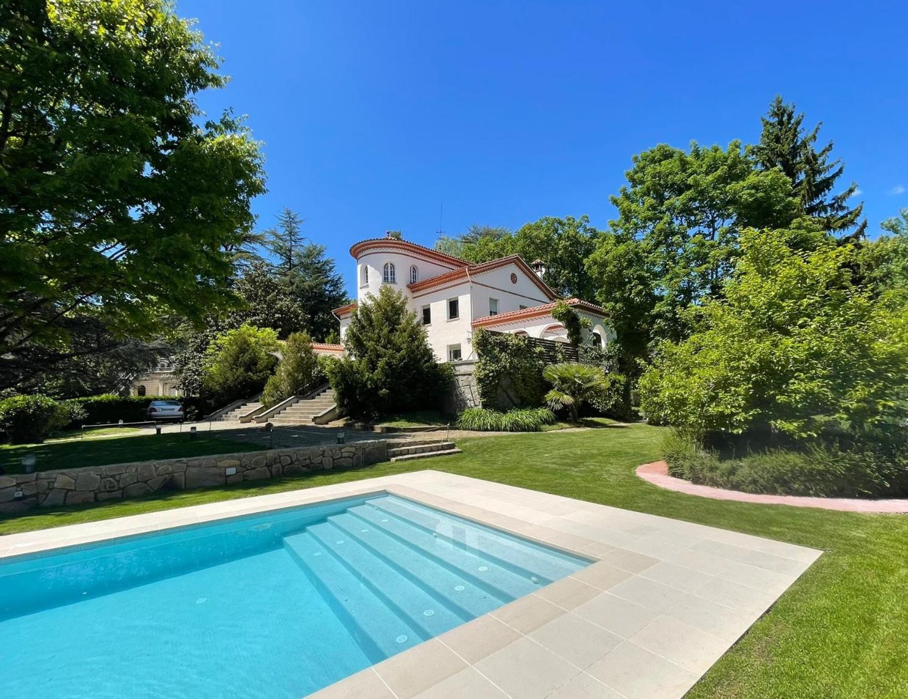 Espectacular Casa Chateau En El Centro De Olot Εξωτερικό φωτογραφία